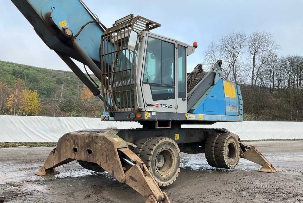 2015 Fuchs MHL350 material handler, side view 2015 Fuchs MHL350 material handler, side view