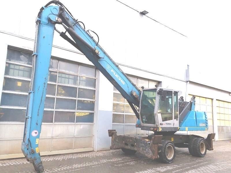 2016 Fuchs MHL335 E material handler, side view 2016 Fuchs MHL335 E material handler, side view
