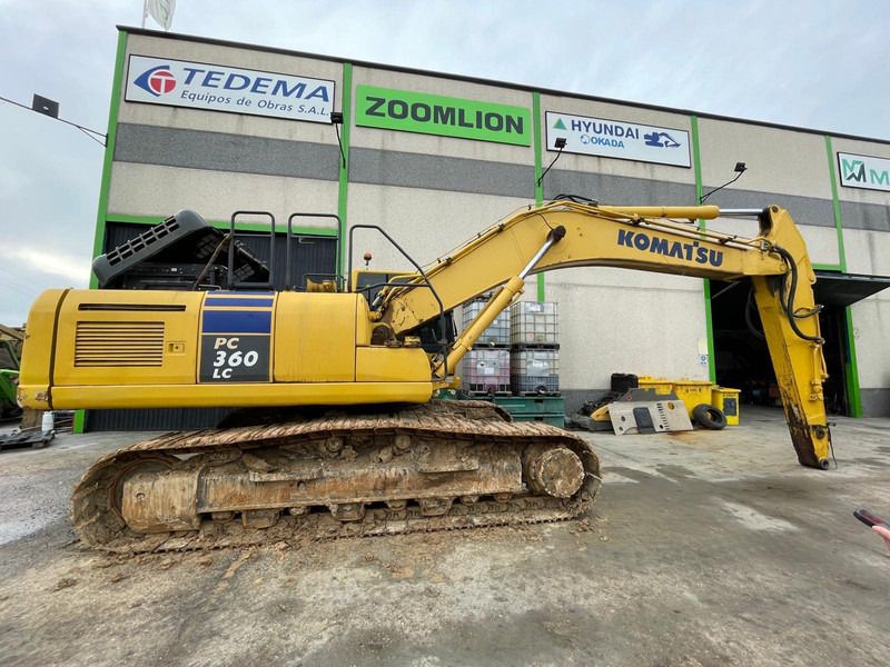 2012 Komatsu PC360LC-10 crawler excavator, side view 2012 Komatsu PC360LC-10 crawler excavator, side view