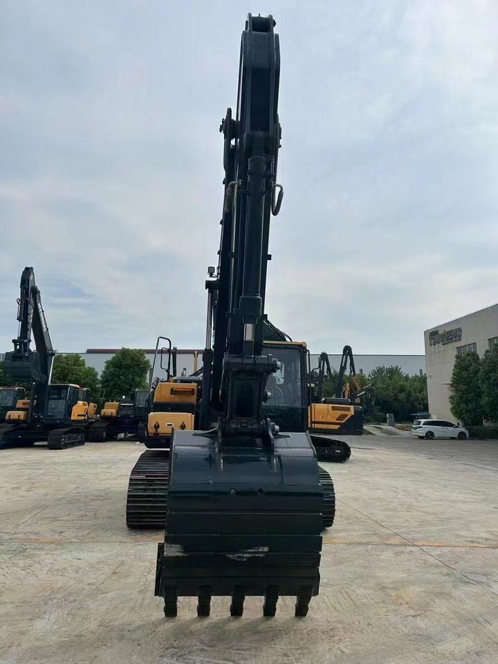 Hyundai HX220L crawler excavator, front view
