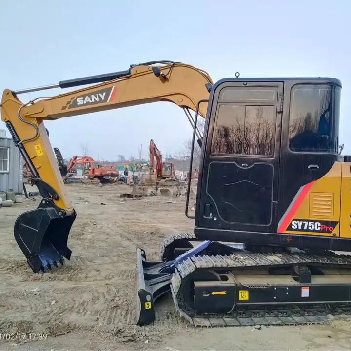 2020 Sany SY75C Pro crawler excavator side view 2020 Sany SY75C Pro crawler excavator side view