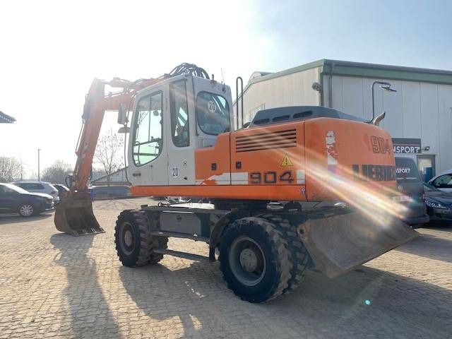 2012 Liebherr A904 C LITRONIC wheel excavator, rear three-quarter view 2012 Liebherr A904 C LITRONIC wheel excavator, rear three-quarter view
