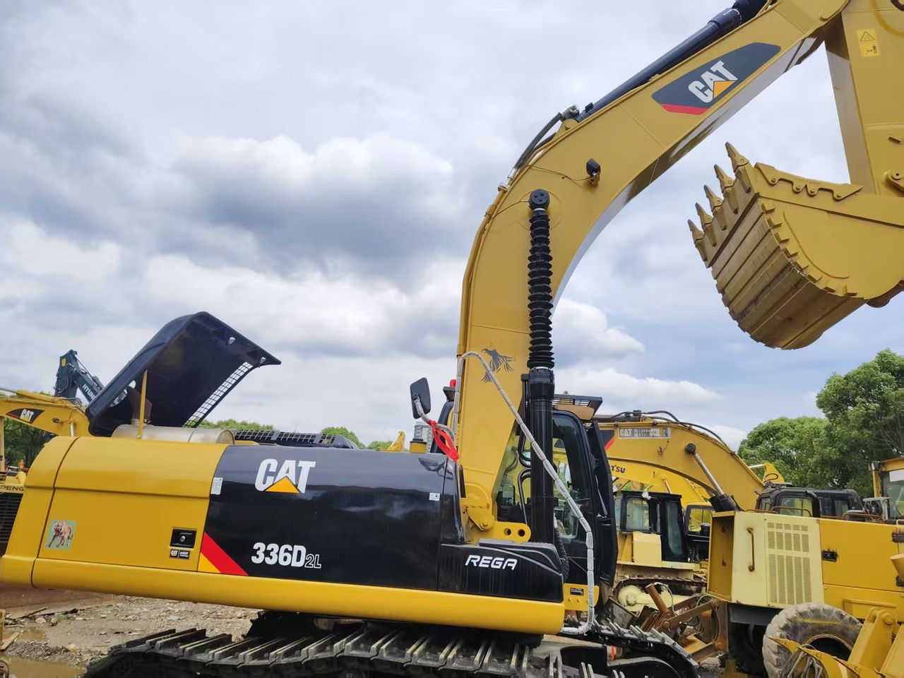 2020 Caterpillar 336D2L crawler excavator side view