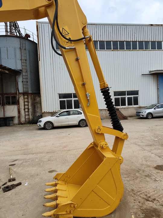 2014 Komatsu PC130 crawler excavator boom and bucket view