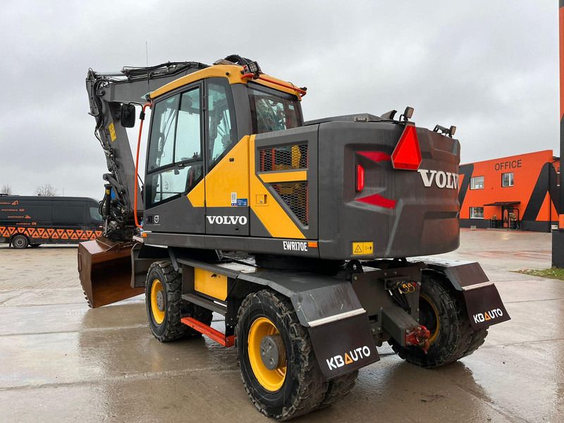 2022 Volvo EWR170E wheel excavator, rear three-quarter view 2022 Volvo EWR170E wheel excavator, rear three-quarter view