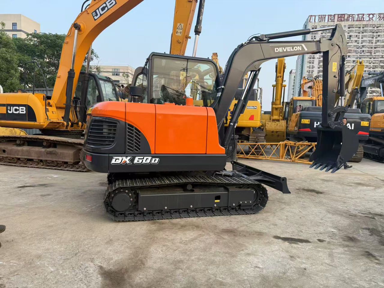 2025 Doosan DX60D-10 crawler excavator side view 2025 Doosan DX60D-10 crawler excavator side view