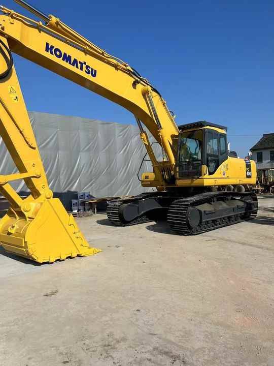 2022 Komatsu PC400-7 crawler excavator, side view 2022 Komatsu PC400-7 crawler excavator, side view