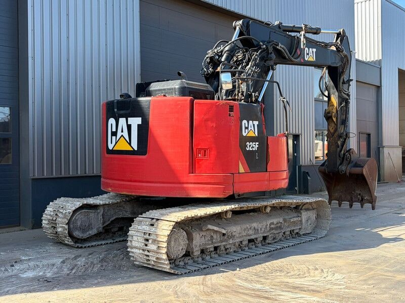 2018 Caterpillar 325F crawler excavator rear view 2018 Caterpillar 325F crawler excavator rear view