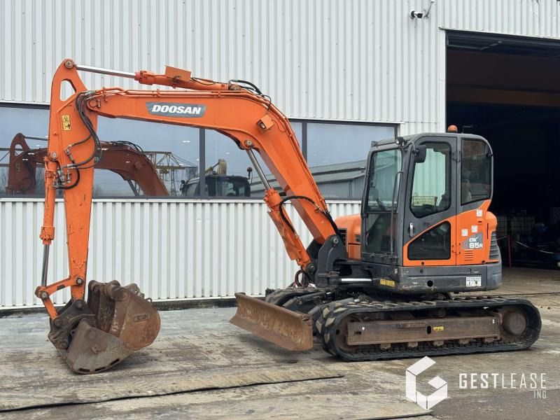 2017 Doosan DX85R-3 mini excavator, side view 2017 Doosan DX85R-3 mini excavator, side view