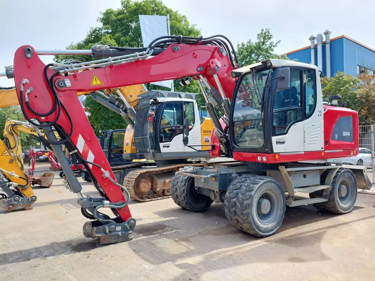 2018 Liebherr A914 LITRONIC wheel excavator, side view 2018 Liebherr A914 LITRONIC wheel excavator, side view