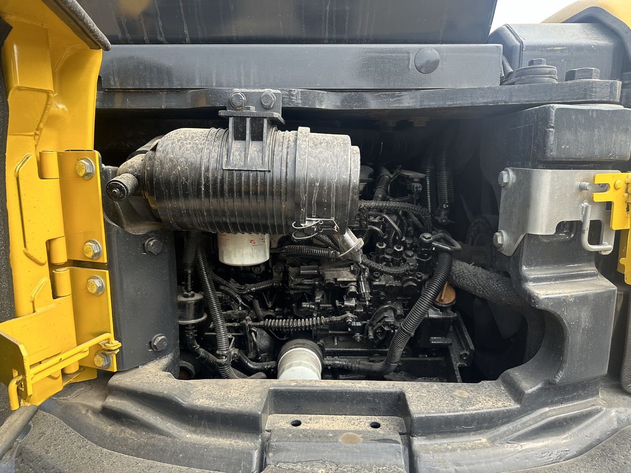 2025 Komatsu PC40MR mini excavator engine compartment view 2025 Komatsu PC40MR mini excavator engine compartment view