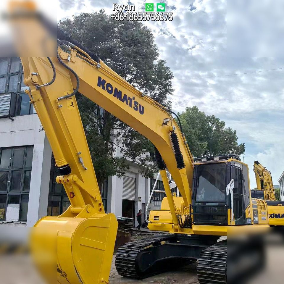 2022 Komatsu PC200-8 Raupenbagger, Front-Dreiviertelansicht 2022 Komatsu PC200-8 Raupenbagger, Front-Dreiviertelansicht