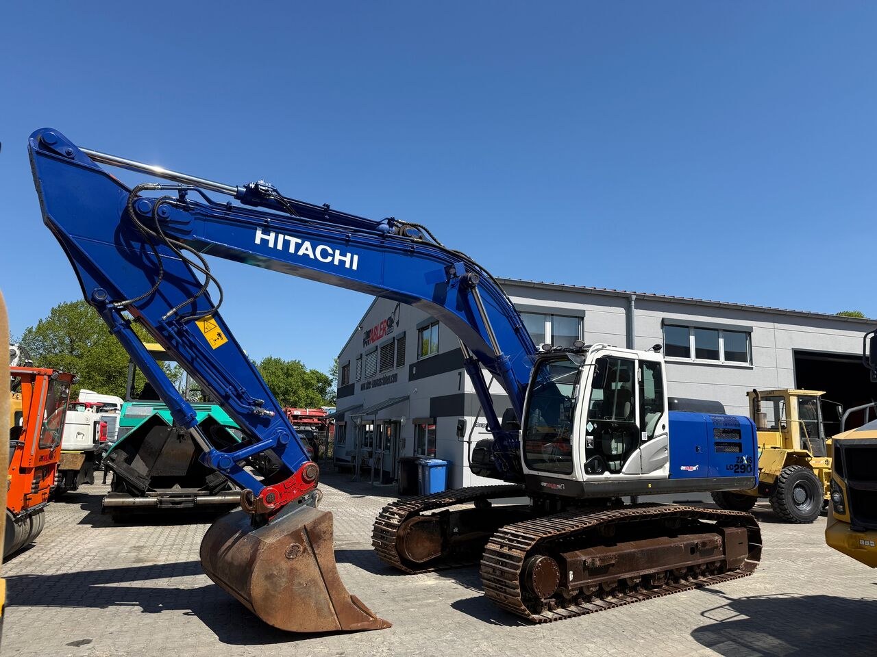 2015 Hitachi ZX290LCN-5B crawler excavator, side view 2015 Hitachi ZX290LCN-5B crawler excavator, side view