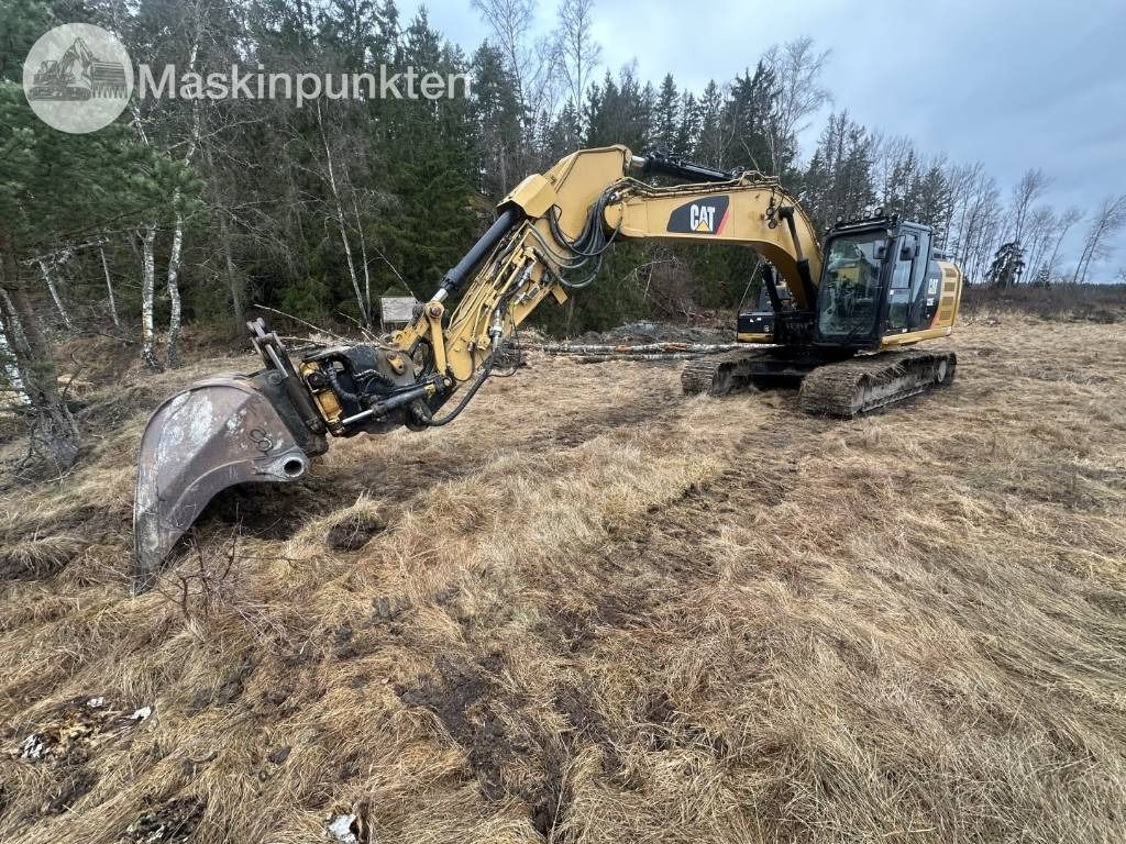 2015 Caterpillar 323EL crawler excavator side view