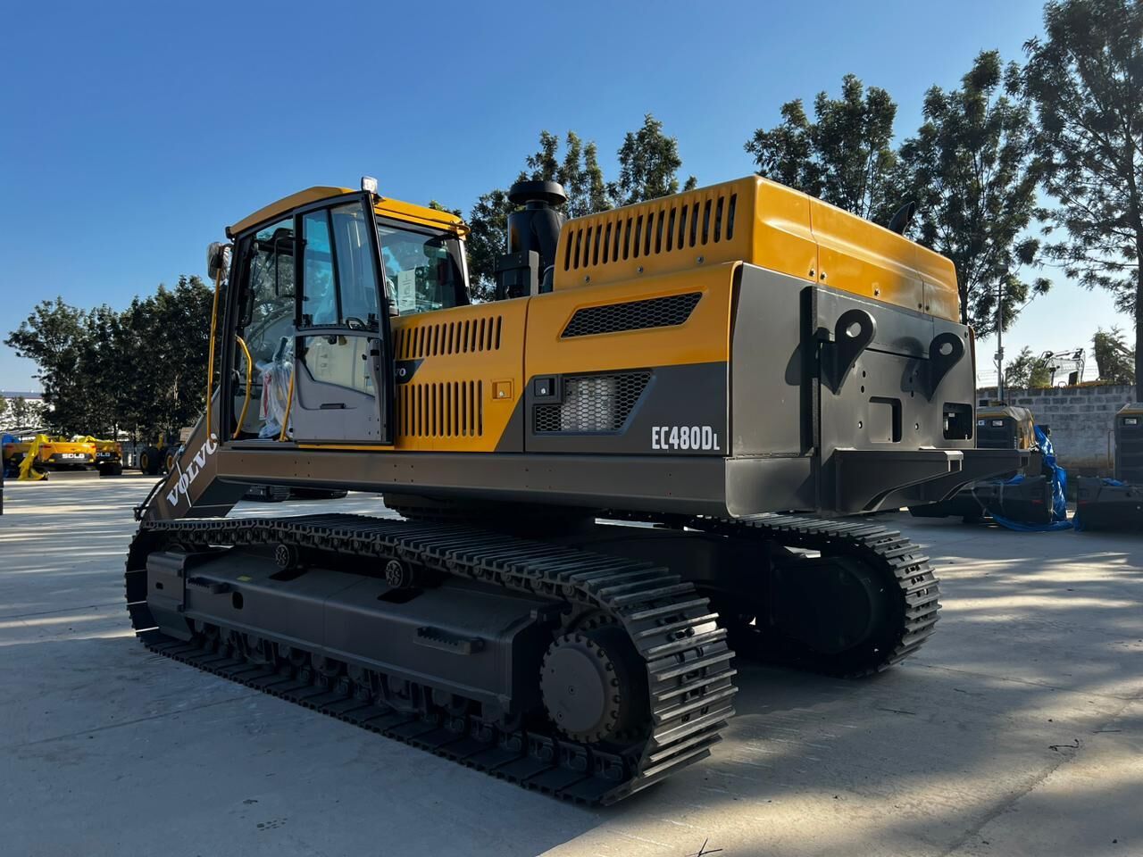2025 Volvo EC480DL crawler excavator, rear three-quarter view 2025 Volvo EC480DL crawler excavator, rear three-quarter view