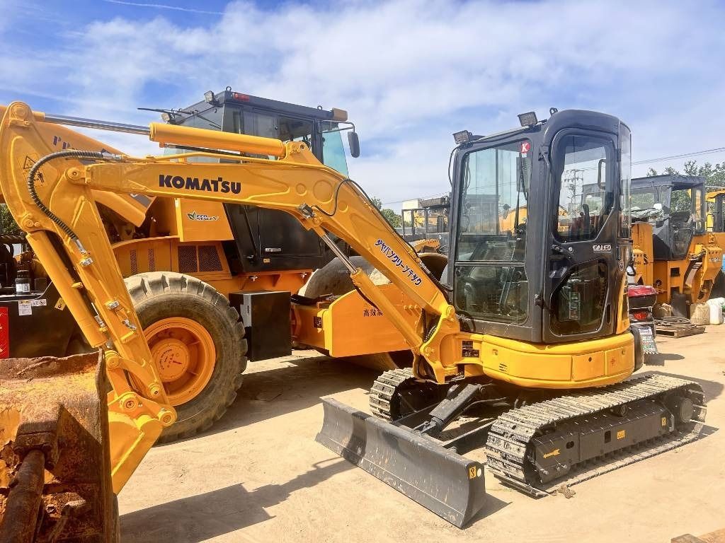 2023 Komatsu PC35 mini excavator, front three-quarter view 2023 Komatsu PC35 mini excavator, front three-quarter view