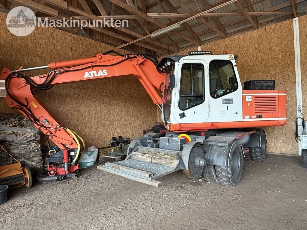1998 Atlas 1404 wheel excavator, side view