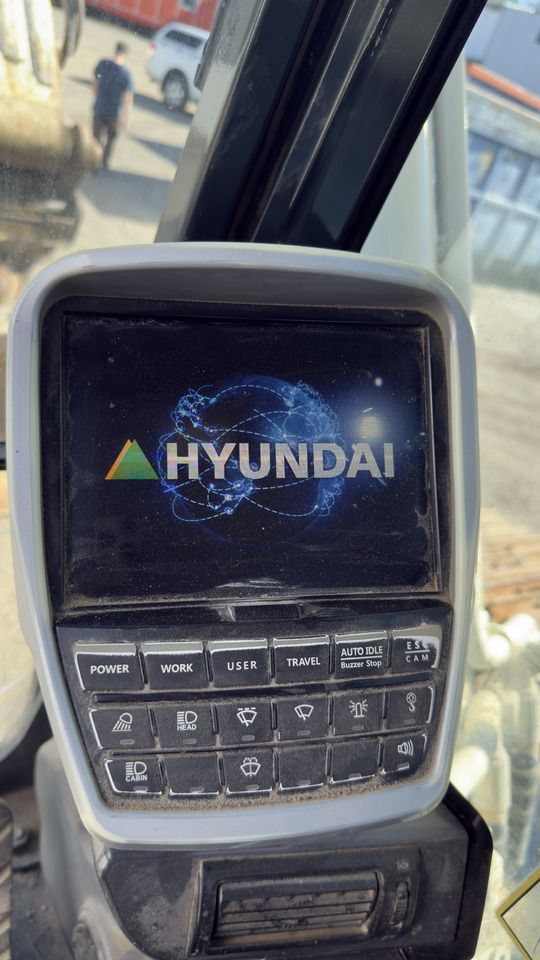 2015 Hyundai HX330 crawler excavator interior monitor view 2015 Hyundai HX330 crawler excavator interior monitor view