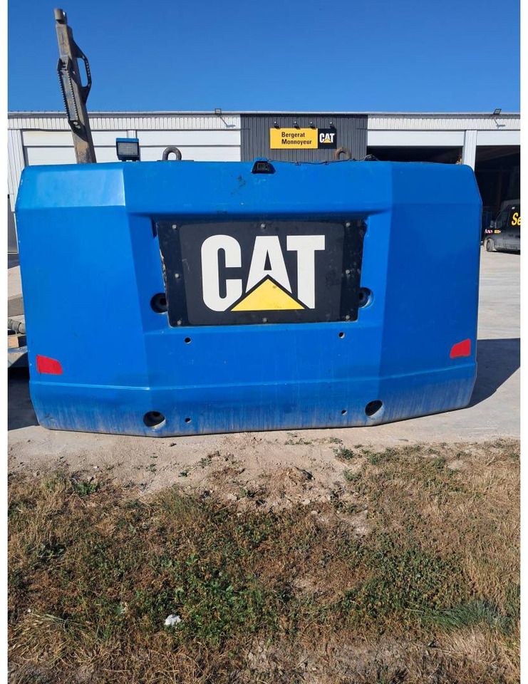 2019 Caterpillar 390F crawler excavator counterweight view 2019 Caterpillar 390F crawler excavator counterweight view
