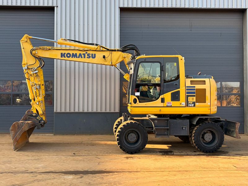 2017 Komatsu PW148-10 wheel excavator, side view