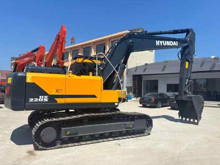 2024 Hyundai HX220S crawler excavator, side profile view 2024 Hyundai HX220S crawler excavator, side profile view