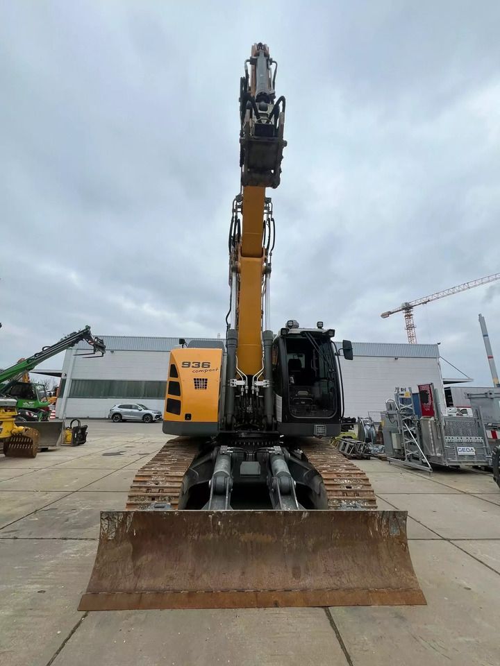 2022 Liebherr R936 Compact crawler excavator, front view 2022 Liebherr R936 Compact crawler excavator, front view