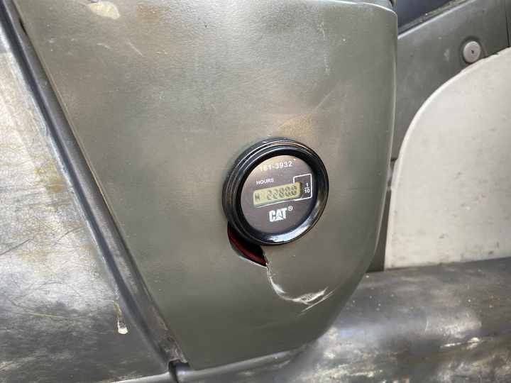 2018 Caterpillar 330DL crawler excavator hour meter detail 2018 Caterpillar 330DL crawler excavator hour meter detail