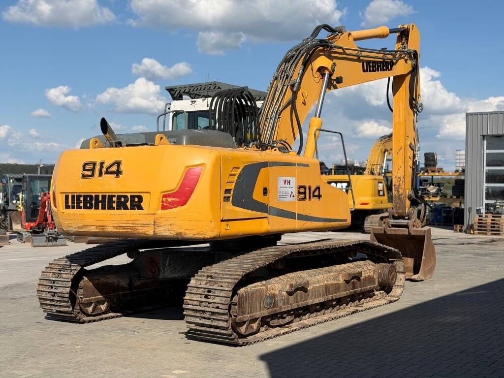 2008 Liebherr R914C HD S L crawler excavator, rear three-quarter view 2008 Liebherr R914C HD S L crawler excavator, rear three-quarter view