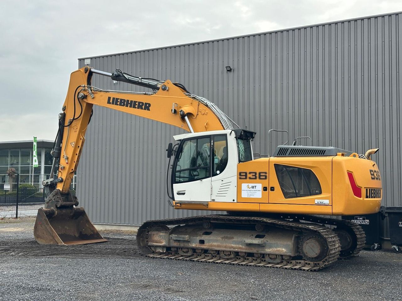 2018 Liebherr R936LC crawler excavator, side view 2018 Liebherr R936LC crawler excavator, side view