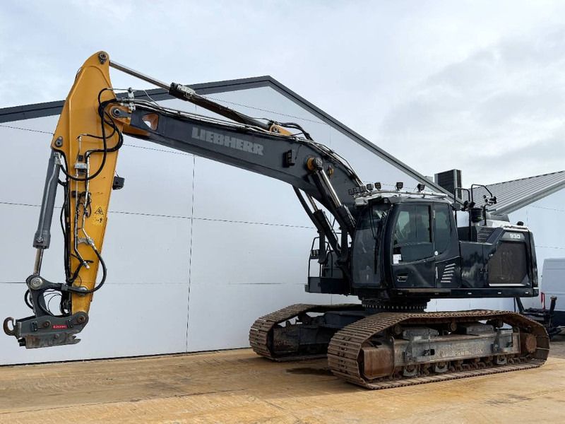 2020 Liebherr R930 LC V crawler excavator, side view 2020 Liebherr R930 LC V crawler excavator, side view