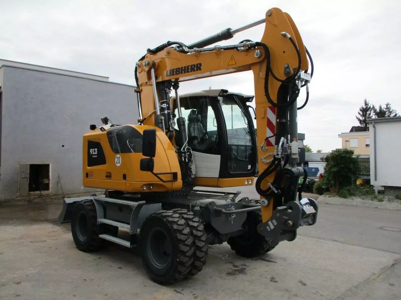 2023 Liebherr A 913 Compact wheel excavator, front three-quarter view 2023 Liebherr A 913 Compact wheel excavator, front three-quarter view