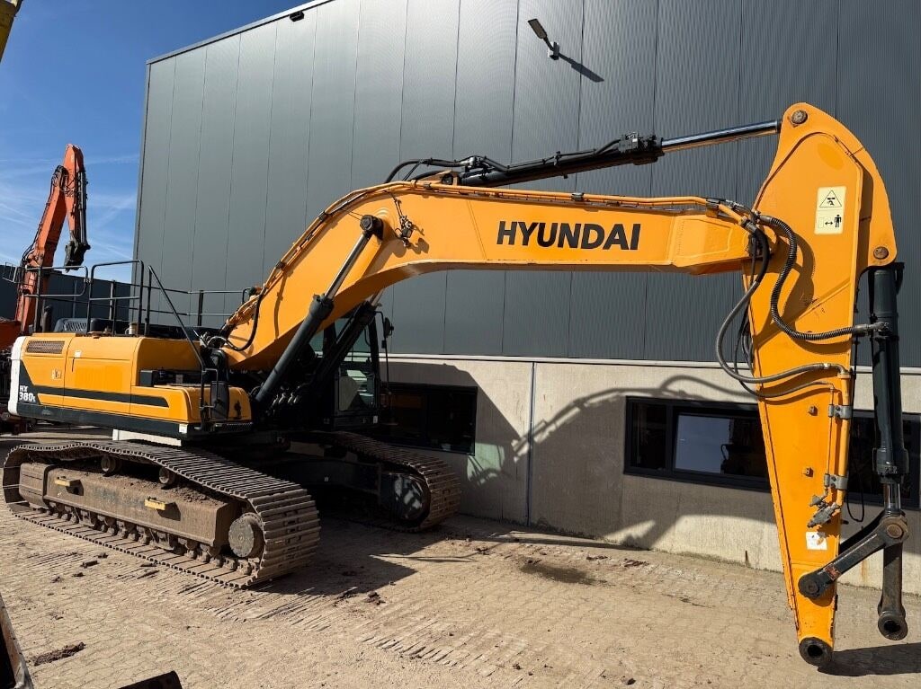 2016 Hyundai HX380L crawler excavator, side profile view 2016 Hyundai HX380L crawler excavator, side profile view