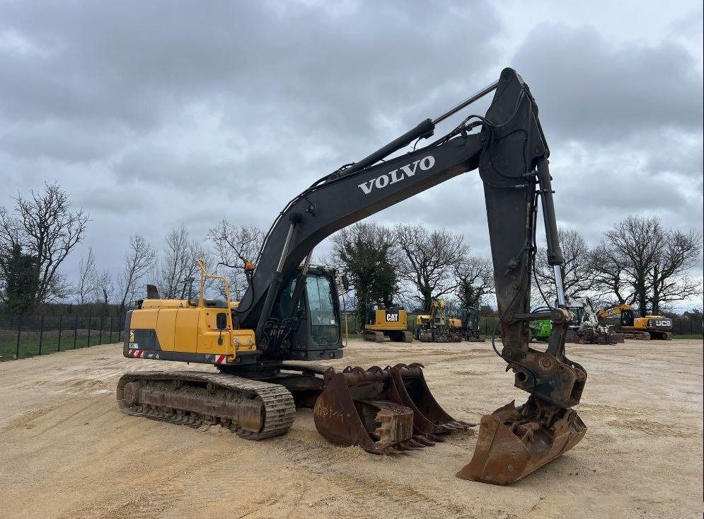 2012 Volvo EC220DL crawler excavator, side view 2012 Volvo EC220DL crawler excavator, side view