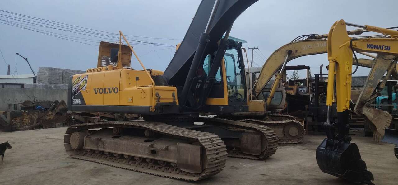 2018 Volvo EC240BLC crawler excavator, side view 2018 Volvo EC240BLC crawler excavator, side view