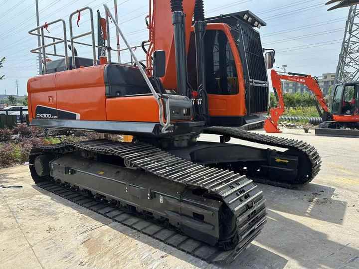 2020 Doosan DX300 crawler excavator, side view 2020 Doosan DX300 crawler excavator, side view