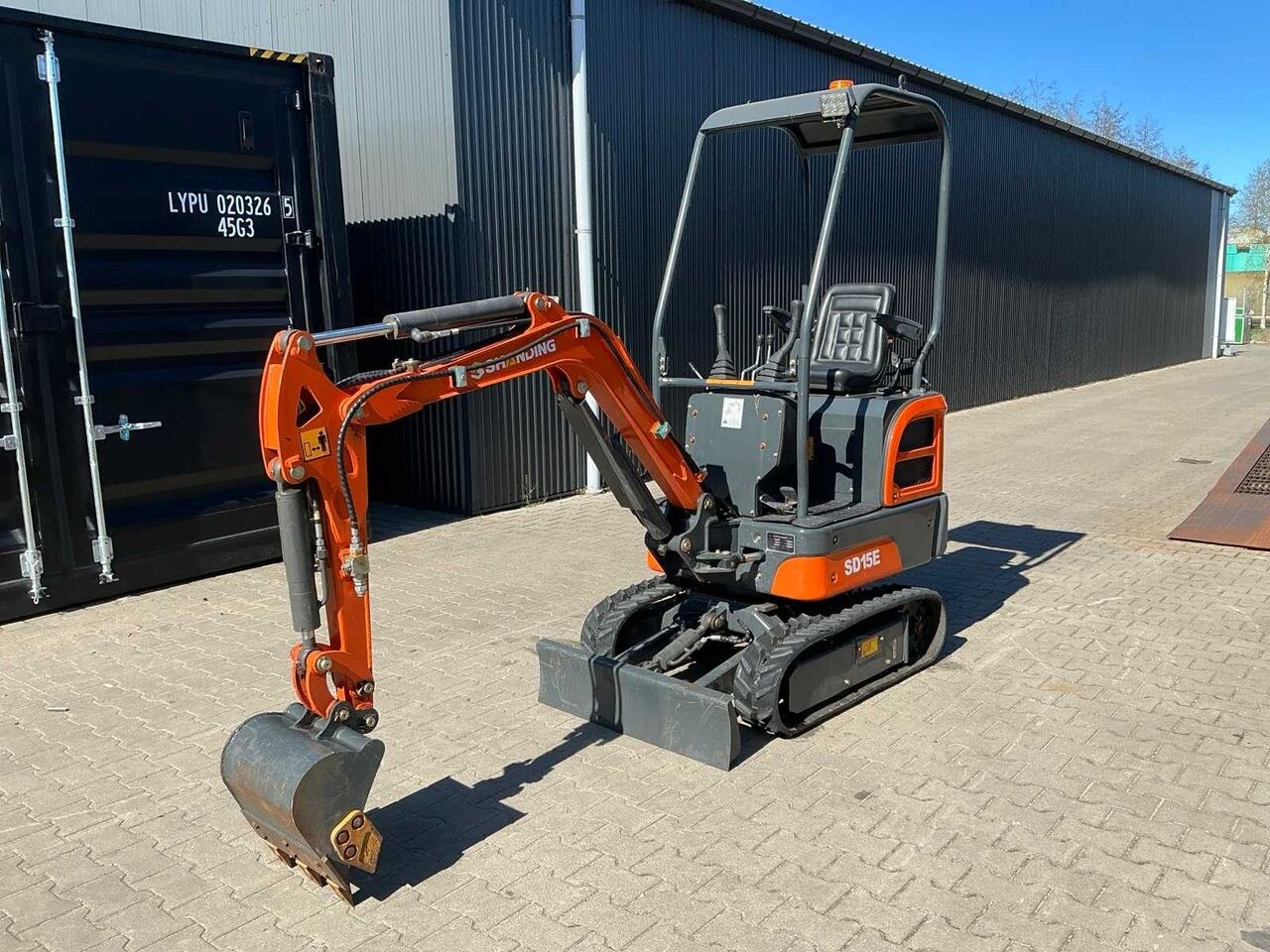 Kubota SD15E mini excavator, front three-quarter view