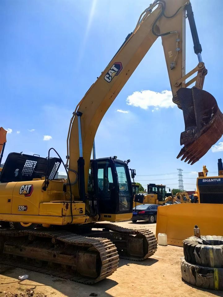 2023 Caterpillar 320GC crawler excavator, side view 2023 Caterpillar 320GC crawler excavator, side view