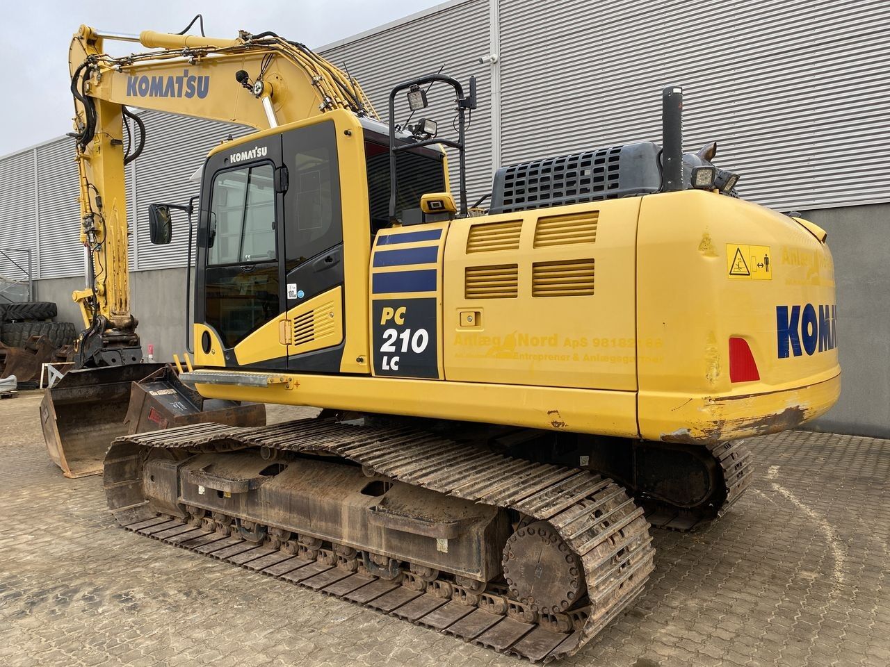 2019 Komatsu PC210LC-11 crawler excavator, rear three-quarter view 2019 Komatsu PC210LC-11 crawler excavator, rear three-quarter view