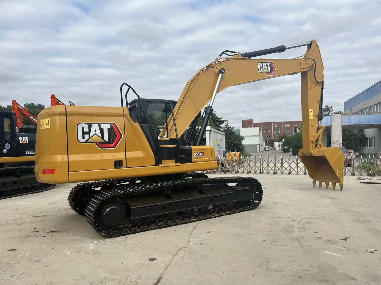 2023 Caterpillar 320GC crawler excavator, side profile view 2023 Caterpillar 320GC crawler excavator, side profile view