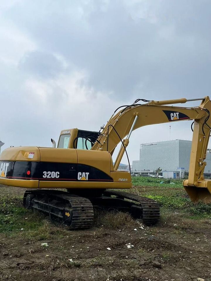 2021 Caterpillar 320C crawler excavator, side view