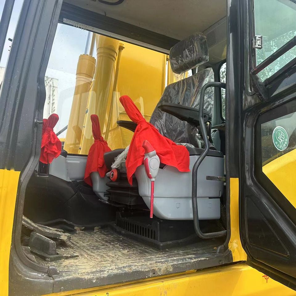 2020 Komatsu PC200 Crawler Excavator interior view 2020 Komatsu PC200 Crawler Excavator interior view