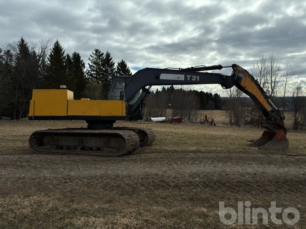 Lännen T21 crawler excavator, side view
