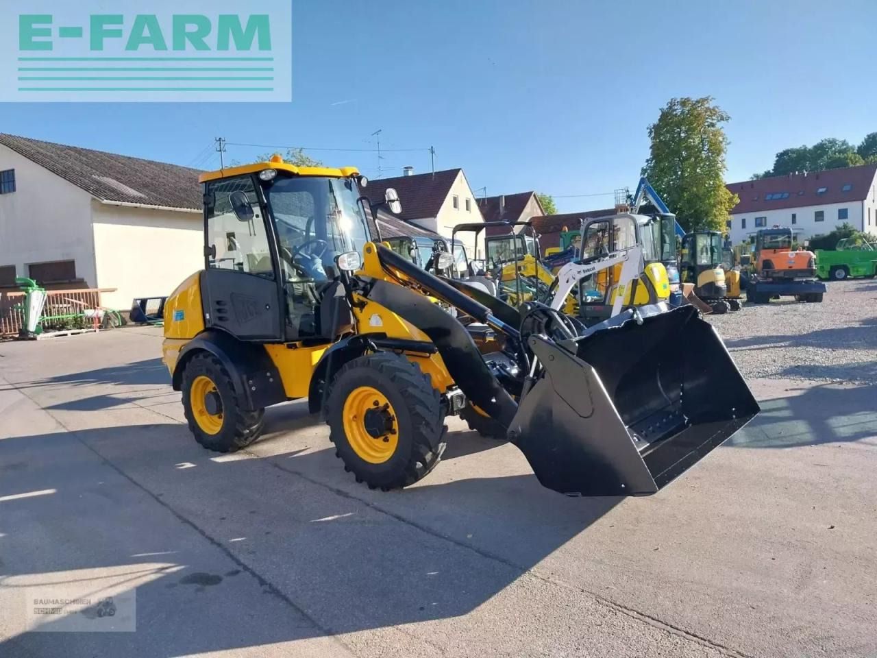 2013 JCB 409 wheel loader, front three-quarter view 2013 JCB 409 wheel loader, front three-quarter view