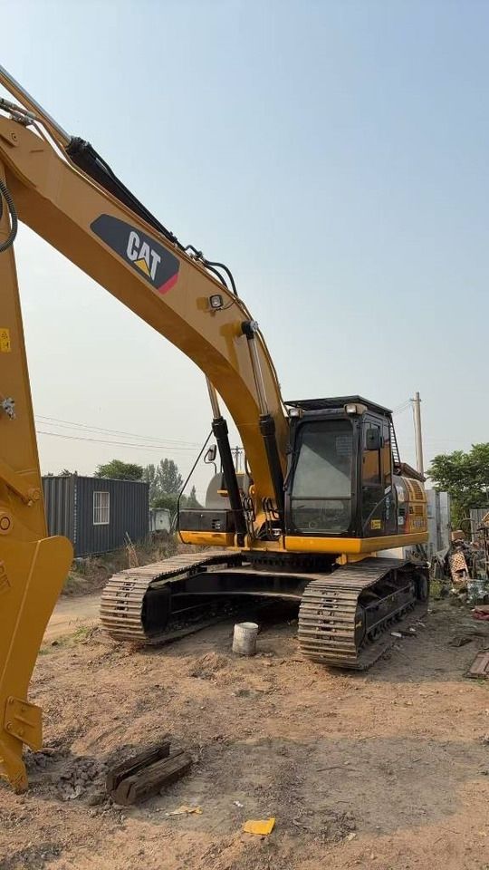 2023 Caterpillar 325 crawler excavator, side view 2023 Caterpillar 325 crawler excavator, side view
