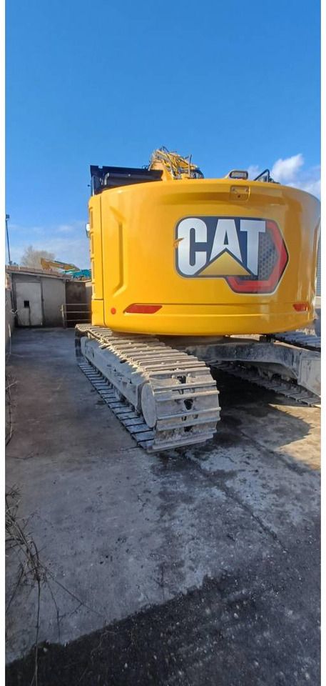 2020 Caterpillar 325 crawler excavator rear view 2020 Caterpillar 325 crawler excavator rear view