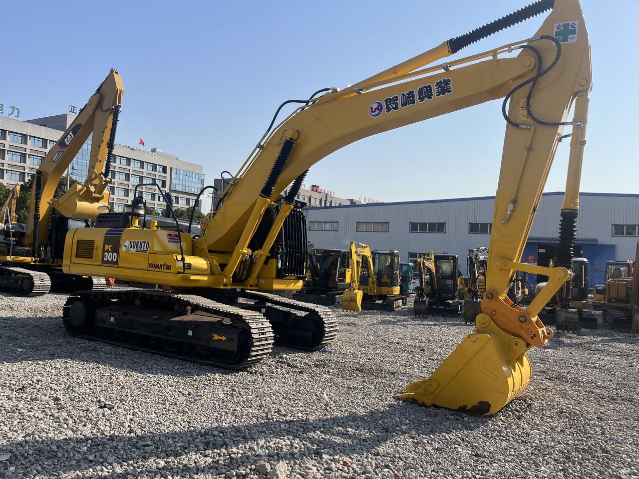 2023 Komatsu PC300 crawler excavator, side view 2023 Komatsu PC300 crawler excavator, side view
