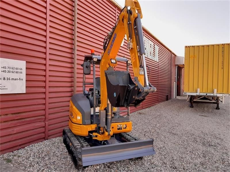 XCMG XE27E mini excavator, front three-quarter view