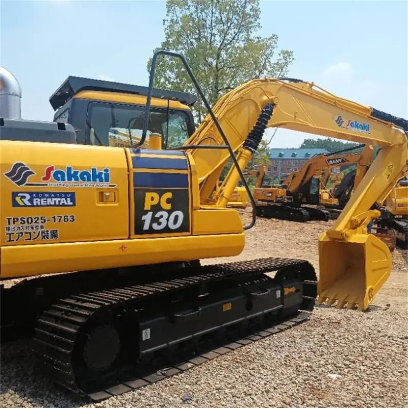 Komatsu PC130 crawler excavator, side view Komatsu PC130 crawler excavator, side view