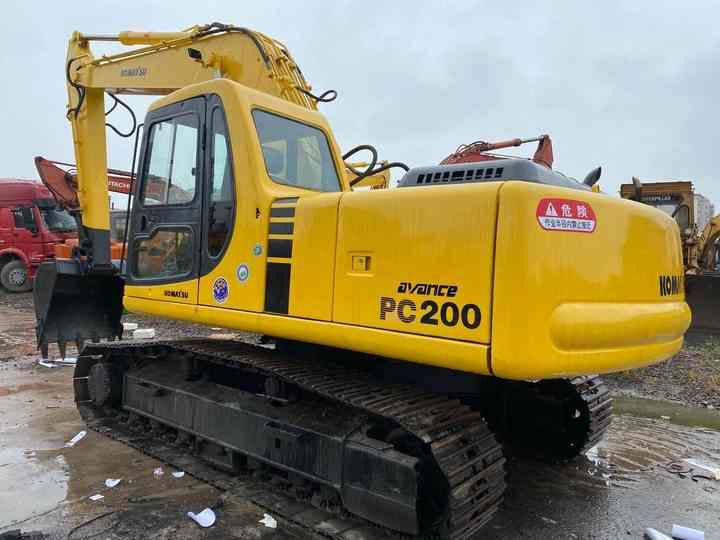 2020 Komatsu PC200-6 crawler excavator, rear three-quarter view 2020 Komatsu PC200-6 crawler excavator, rear three-quarter view