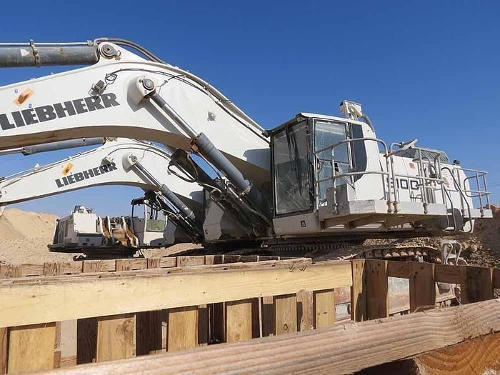 2016 Liebherr R9100 crawler excavator side view 2016 Liebherr R9100 crawler excavator side view